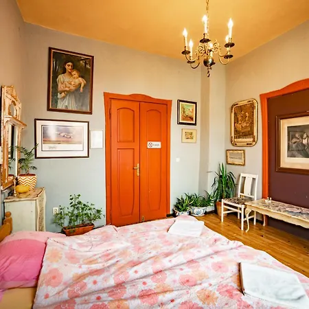 Malkia Inter Πανσιόν *